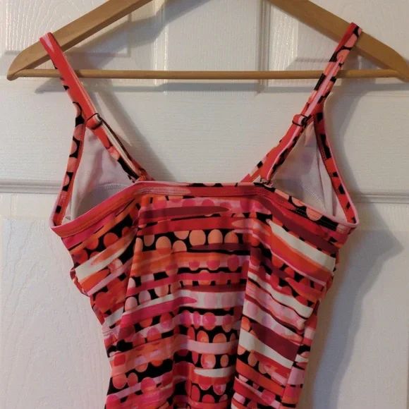 Like new tankini swimming top layered with shelf bra adjustable straps size 10 - Picture 3 of 8